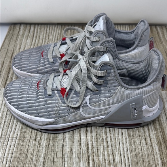 Nike Lebrons - Picture 3 of 10
